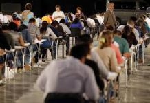 Colegio Médico apoya idea de suspender permisos a doctores sin Eunacom y pide cambios al test