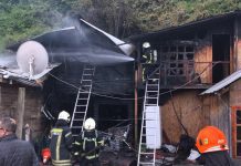 Dos viviendas siniestradas dejó incendio en calle avenida España en Puerto Montt