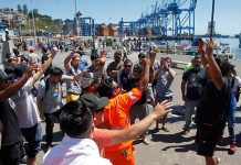 Trabajadores portuarios retoman movilizaciones en Valparaíso tras acusar incumplimiento del acuerdo