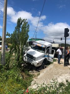 Dos accidentes de tránsito en Castro y Quellón dejaron a 7 personas lesionadas