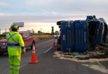 Camión vuelca a la entrada de la ciudad de Osorno