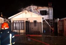Cuatro compañías de bomberos trabajaron en combatir incendio de una vivienda en Puerto Montt