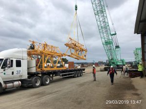 Nueva y moderna maquinaria arriba para obras del Puente Chacao