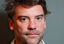 Clínica reveló que actor Diego Muñoz se encuentra estable tras accidente en moto