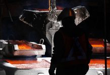 Cobre sufre una fuerte baja este viernes y cierra en su menor nivel en un mes