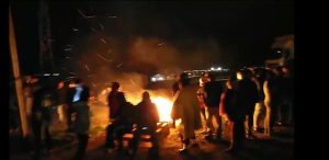 Con agresiones verbales y físicas terminó mesa negociadora de Dichan - Chiloé. Gobernador fue increpado por lugareños