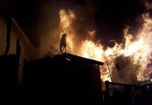 Tres casas dañadas y un adulto mayor herido con quemaduras dejó incendio en Puerto Montt