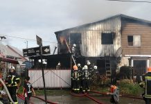 En Puerto Montt incendio destruyó vivienda de dos pisos en el sector de Alerce