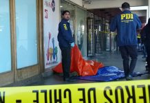 Indigente fallece afuera de sucursal bancaria en Castro