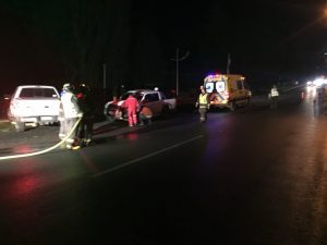 Accidente e incendio movilizaron a unidades de emergencia en Castro