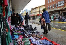 En Concejo Municipal Extraordinario alcalde de Puerto Montt buscará mantener comercio ambulante en el centro de la ciudad