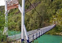 Cansados de compromisos incumplidos con autoridades chilenas vecinos de Paso el León izarán bandera Argentina
