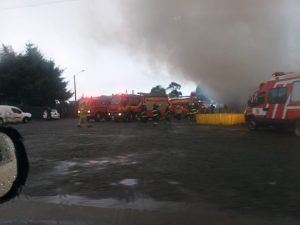 Un incendio arrasó con supermercado en ingreso norte de la ciudad de Chonchi