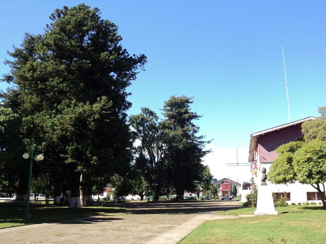 plaza_de_armas_y_municipalidad_purranque