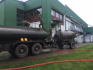 Corte de agua: Ayuda de camiones aljibes en distribucion de agua es fundamental