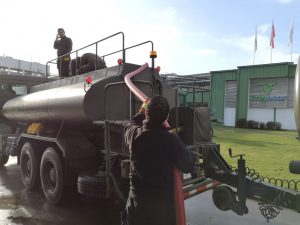 Corte de agua: Ayuda de camiones aljibes en distribucion de agua es fundamental