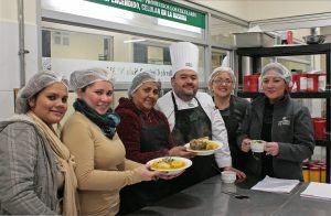 Mujeres migrantes conocen geografía culinaria a través de curso de cocina criolla