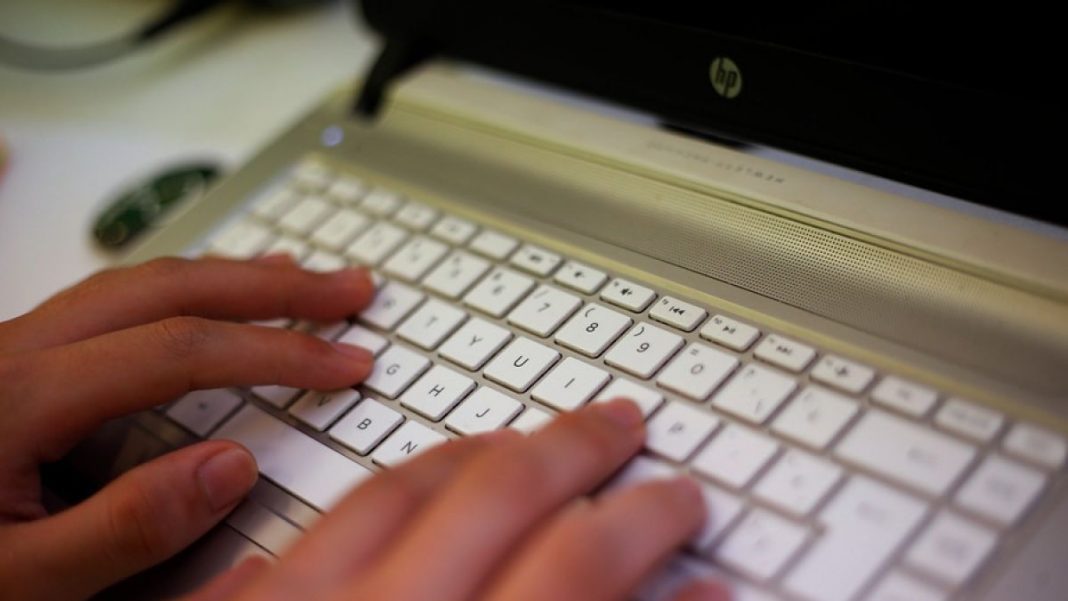 1555878898-auno699903