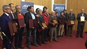 A Jaime Ramos y Nelson Mercado, de Radio SAGO, ARCHI reconoció gran trayectoria radial, en Ancud