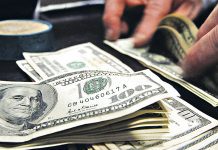 Dólar termina la semana con poderosa alza previo a días cargados de noticias económicas