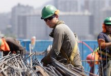 Tasa de desempleo baja a 8,5% en Chile y se crearon más de 100 mil empleos en trimestre junio-agosto