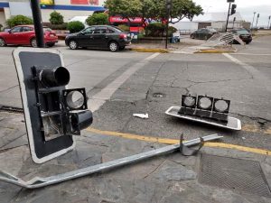 7 detenidos, saqueos al municipio local y comercio, fue el saldo de manifestaciones en Puerto Montt