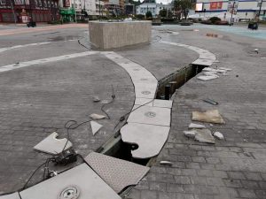 7 detenidos, saqueos al municipio local y comercio, fue el saldo de manifestaciones en Puerto Montt