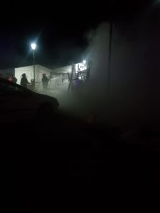Incendio en Maicolpué consumió local comercial municipal y dos vehículos