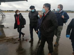 Ministro de Salud llegó a Chiloé trayendo equipamiento para tratamiento por Covid-19
