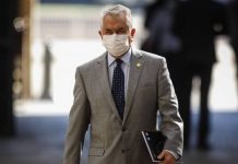 Ministro Paris: Lo más probable es que tengamos que vacunar año a año contra el Covid