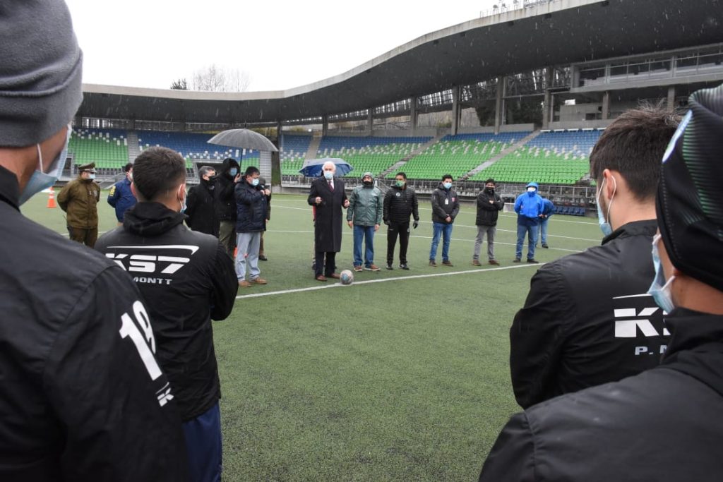 Autoridades revisaron protocolos sanitarios del Estadio Chinquihue para el retorno del fútbol profesional