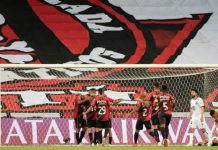 Colo Colo mostró lo peor de su repertorio y sumó una dura derrota ante Atlético Paranaense en Brasil