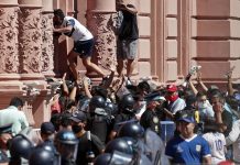 Gobierno anticipa término del velatorio de Maradona por incidentes en Casa Rosada