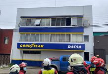 Ropa colgada cerca de estufa a pellet habría originado incendio de departamento