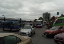 Multitudinaria caravana de protesta en Puerto Montt pidiendo el fin de la cuarentena y volver a trabajar