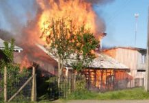 Incendio destruye en su totalidad capilla en Puyehue: Vivienda aledaña también registró daños