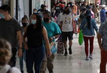 Gobierno evalúa retrasar el toque de queda para fomentar el comercio en diciembre