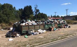 Basural en la ruta U-55 preocupa a vecinos de Osorno: Manifiestan que se ha convertido en un vertedero