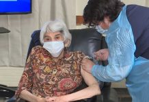 Coronavirus: mujer de 79 años fue la primera adulta mayor vacunada en Chile