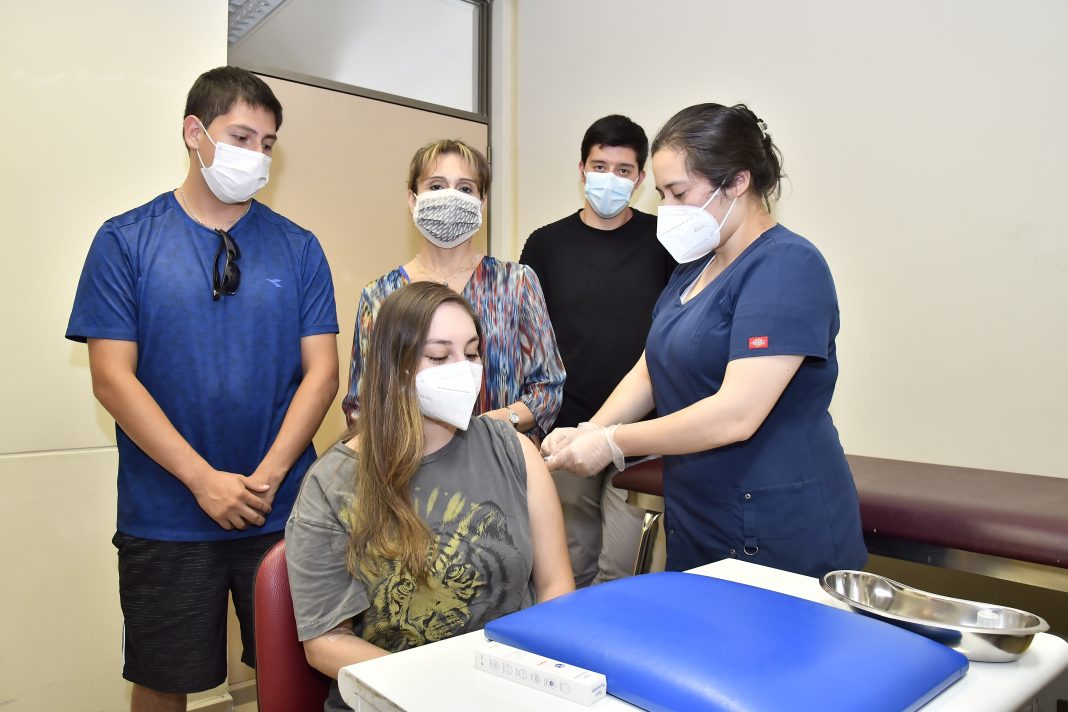 FOTO FAMILIA VACUNA 1
