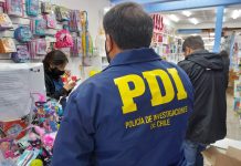 Puerto Varas: dos locales de juguetería y bazar se encontraban atendiendo público en medio de la cuarentena
