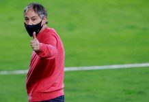 Holan deja Chile con su futuro en la UC totalmente incierto y una propuesta de Santos de Brasil.