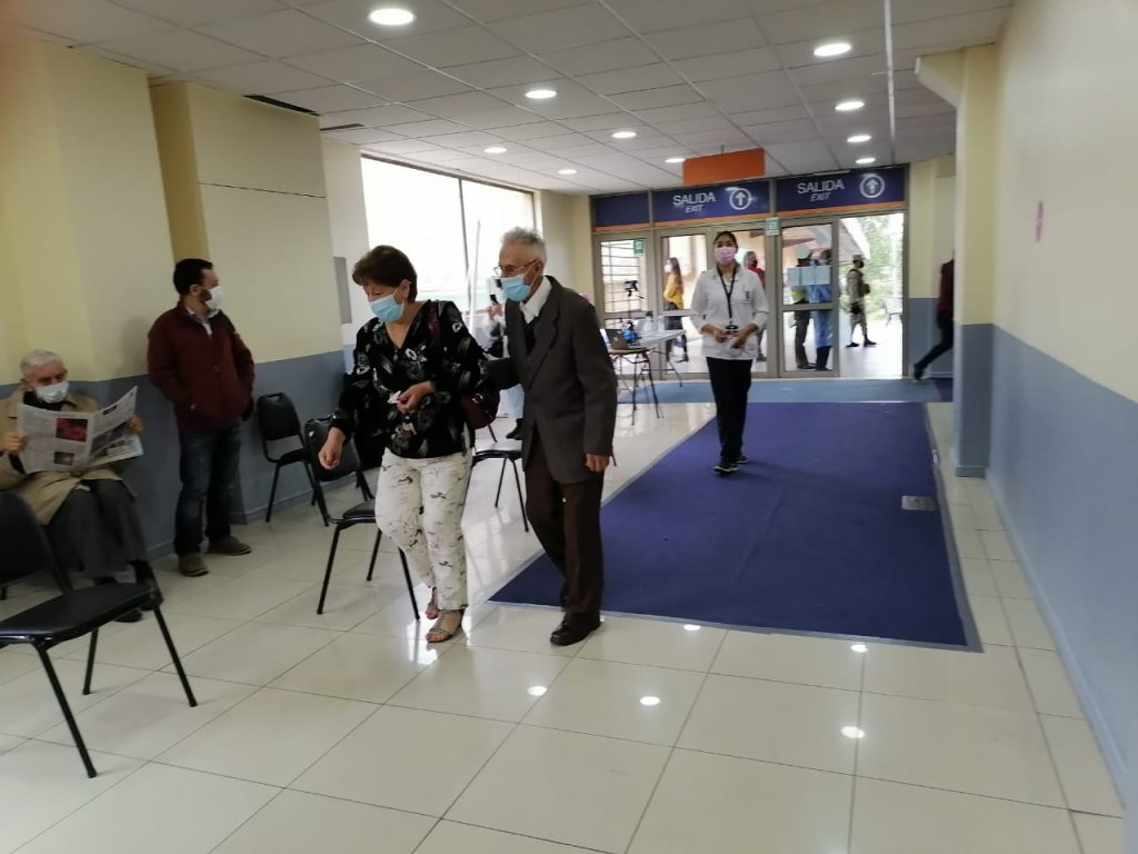 Sin inconvenientes se inició vacunación masiva contra el Covid-19 en la región de Los Lagos