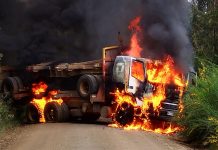 Violenta jornada en Cañete: Sujetos han quemado 11 camiones y atacaron subestación eléctrica