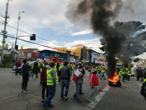 Portuarios de Puerto Montt bloquean acceso al puerto y rechazan proyecto del Gobierno por el 10%