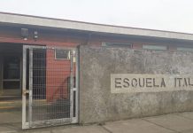 Desconocidos ingresaron a robar a la Escuela Italia tras romper una puerta del recinto