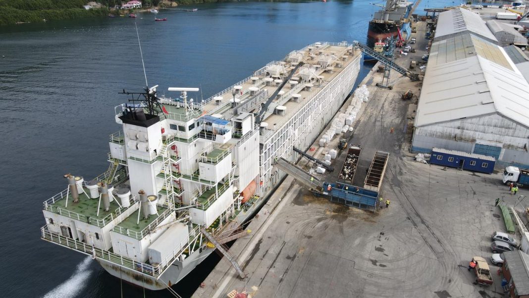 foto1_zarpa en Puerto Montt el primer embarque de vaquillas vivas de la temporada