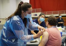 Efecto de la vacuna: 39 personas con dosis de refuerzo han fallecido por covid-19 y 33 han caído a la UCI