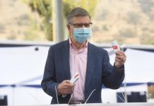 Lavín ya votó y se refirió a “bajada” de Matthei en carrera presidencial: “Dejemos eso para el lunes»