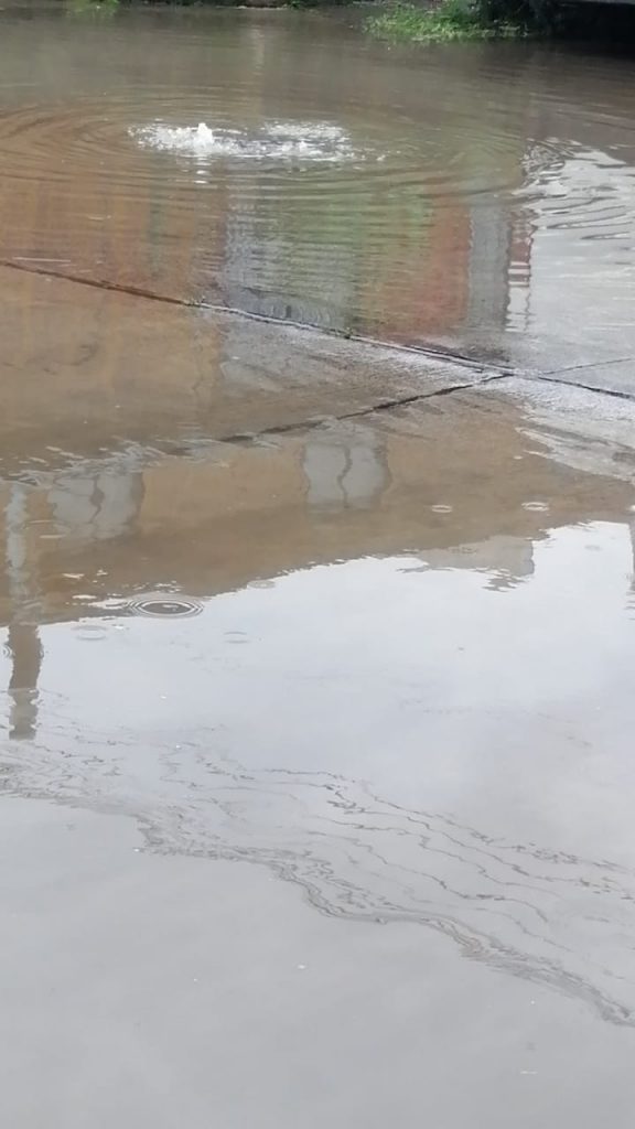 Vecinos de Francke sufren inundaciones por lluvias y esperan continuar con demanda contra el Estado